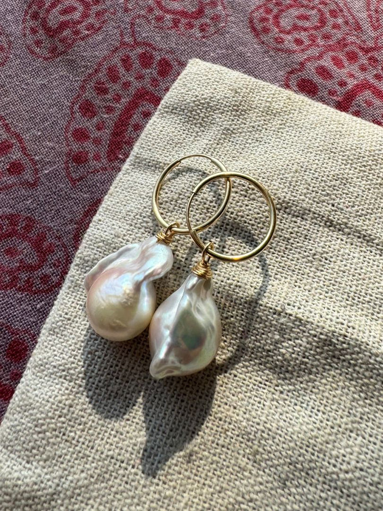 
                  
                    Baroque Pearl Earrings – Natural, Unique & Elegant
                  
                